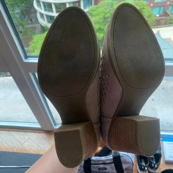 Francesca’s cream booties - Picture 8 of 9